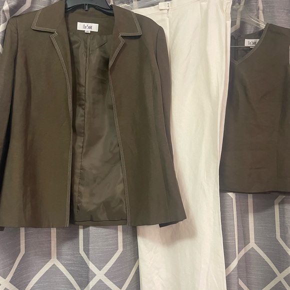 Le Suit Olive Green and White Pantsuit - Picture 2 of 16